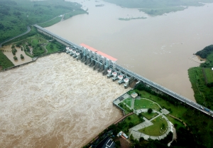 수문 연 군남댐