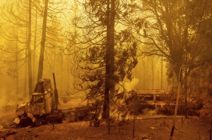 강풍 타고 확산하는 캘리포니아 산불