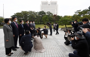 대검찰청 항의 방문하는 권성동