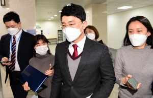 성폭행 의혹 기자회견하는 김병욱 의원