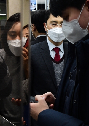 성폭행 의혹 기자회견하는 김병욱 의원