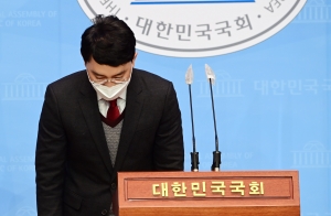 성폭행 의혹 기자회견하는 김병욱 의원