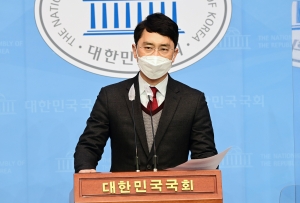 성폭행 의혹 기자회견하는 김병욱 의원