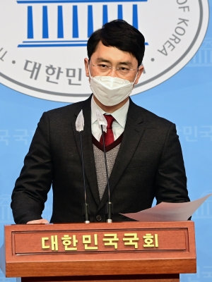 성폭행 의혹 기자회견하는 김병욱 의원