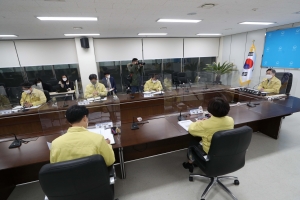 박범계 신임 법무부 장관, 첫 일정으로 동부구치소 방문