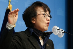 정책 발표하는 김진애
