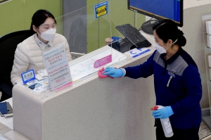 '여행객 사라진 인천국제공항' 