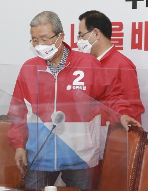 선거 이틀 앞두고 청바지 입은 김종인