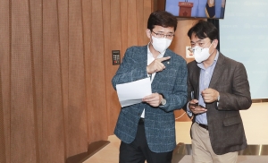 더불어민주당, 부동산 투기 의혹 12명 '탈당 권유'