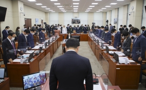 국방위원회 전체회의 참석한 서욱 국방부 장관