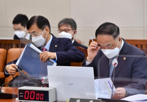 국회 기재위 전체회의