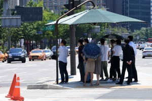 전국 폭염, 땡볕 피하는 시민들