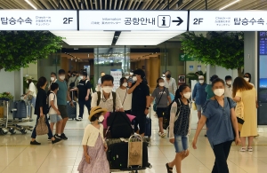 연휴 막바지 인파 몰린 김포공항