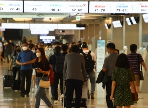 연휴 막바지 인파 몰린 김포공항