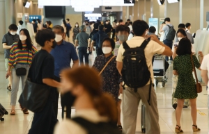 연휴 막바지 인파 몰린 김포공항