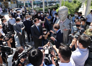 윤석열 장기표 전태일 참배