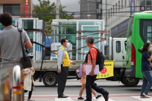 윤석열, 경선 일정인 교통 봉사