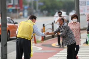 윤석열, 경선 일정인 교통 봉사