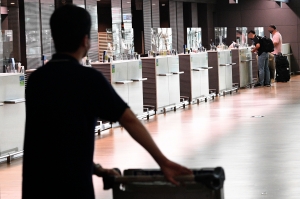 황금연휴 끝에도 텅 빈 인천공항