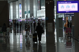 황금연휴 끝에도 텅 빈 인천공항