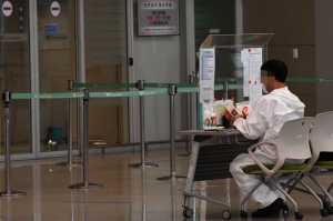 황금연휴 끝에도 텅 빈 인천공항