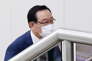 법원 출석하는 송철호