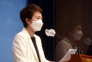 이언주 기자회견