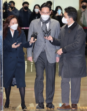 북미 출장 마치고 귀국하는 이재용 부회장