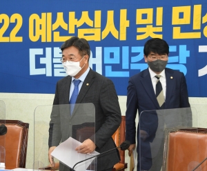 윤호중, 예산심사 관련 기자간담회