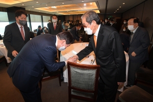 식당에서 우연히 만난 윤석열 김종인