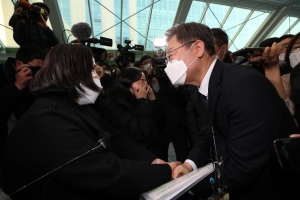 고 김용균 사진전 참석한 이재명