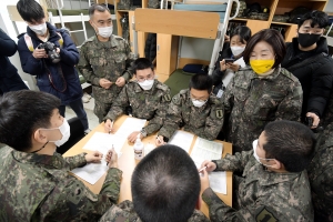 심상정, '더 좋은 병영식당' 현장 점검, 1사단 일월성대대 찾아