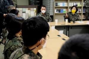 심상정, '더 좋은 병영식당' 현장 점검, 1사단 일월성대대 찾아