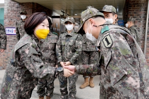 심상정, '더 좋은 병영식당' 현장 점검, 1사단 일월성대대 찾아