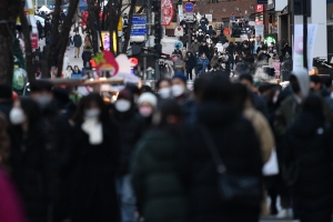 명동 성탄절 대목에도 텅 빈 점포