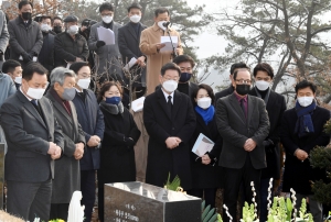 이재명, 고 김근태선생 10주기 추모행사 참석