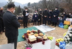 이재명, 고 김근태선생 10주기 추모행사 참석