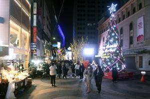 연말특수 사라진 명동