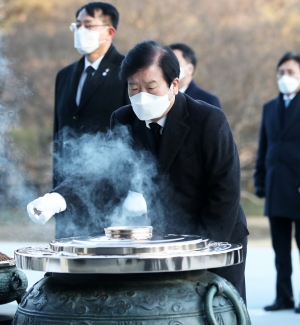 국회의장단, 임인년 첫날 현충원 방문