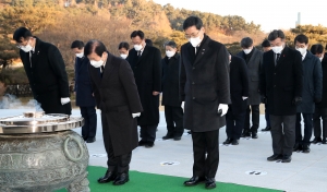 국회의장단, 임인년 첫날 현충원 방문