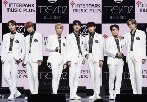 트렌드지 데뷔 쇼케이스