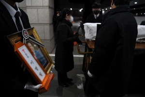 불어민주당 이재명 대선 후보 ‘변호사비 대납 의혹’ 제보자 이 모 씨 발인