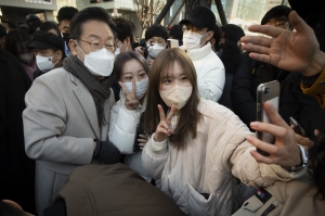 이재명, 연남동 찾아 민심 청취