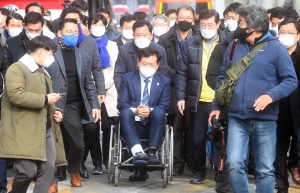 광주 아파트 붕괴현장 방문한 송영길 대표