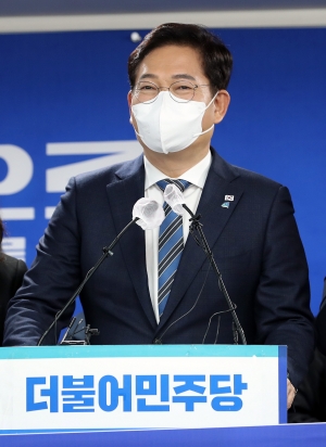 송영길, 자가격리 해제 후 북향민 만나