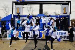 이재명, 파주 유세 '드라이브인 유세'