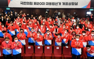 국민의힘 개표 상황실, '윤석열 유력'에 환호