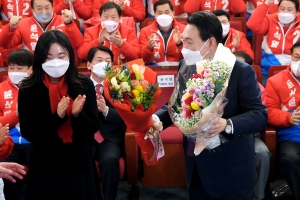 윤석열 당선인, 국민의힘 개표상황실 방문