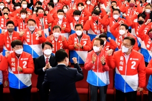 윤석열 당선인, 국민의힘 개표상황실 방문