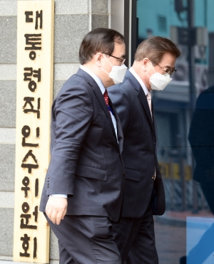 통의동 집무실 찾은 서훈